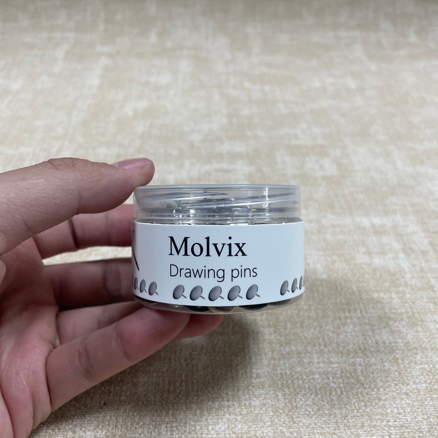 Molvix drawing pins are top-notch, durable metal pins housed in a handy round container, perfect for effortlessly securing your notes, photos, or papers in place.