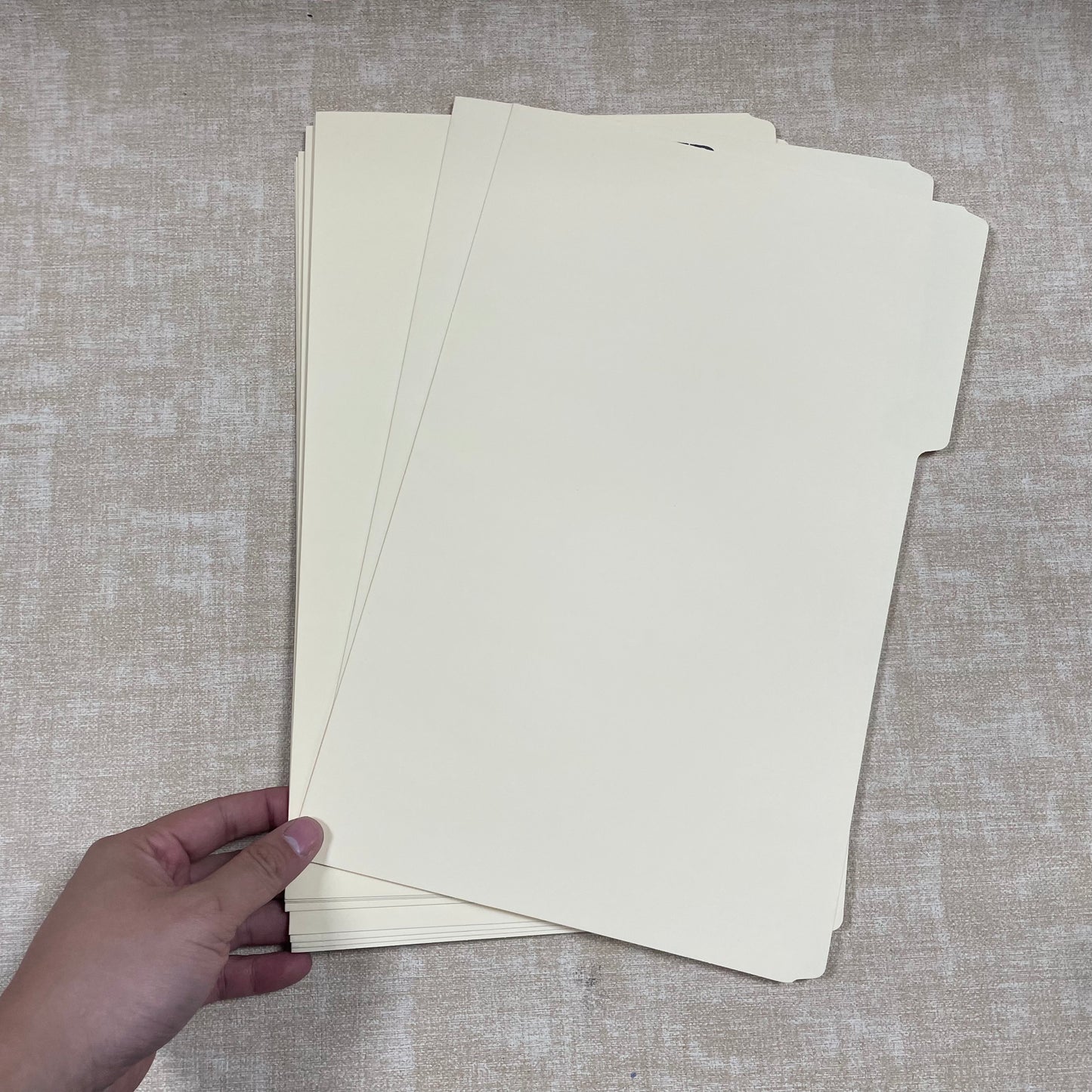 Molvix file folders in letter size are sturdy, eco-friendly (containing 10% recycled content), and feature reinforced tabs in multiple positions for easy labeling and efficient document organization.