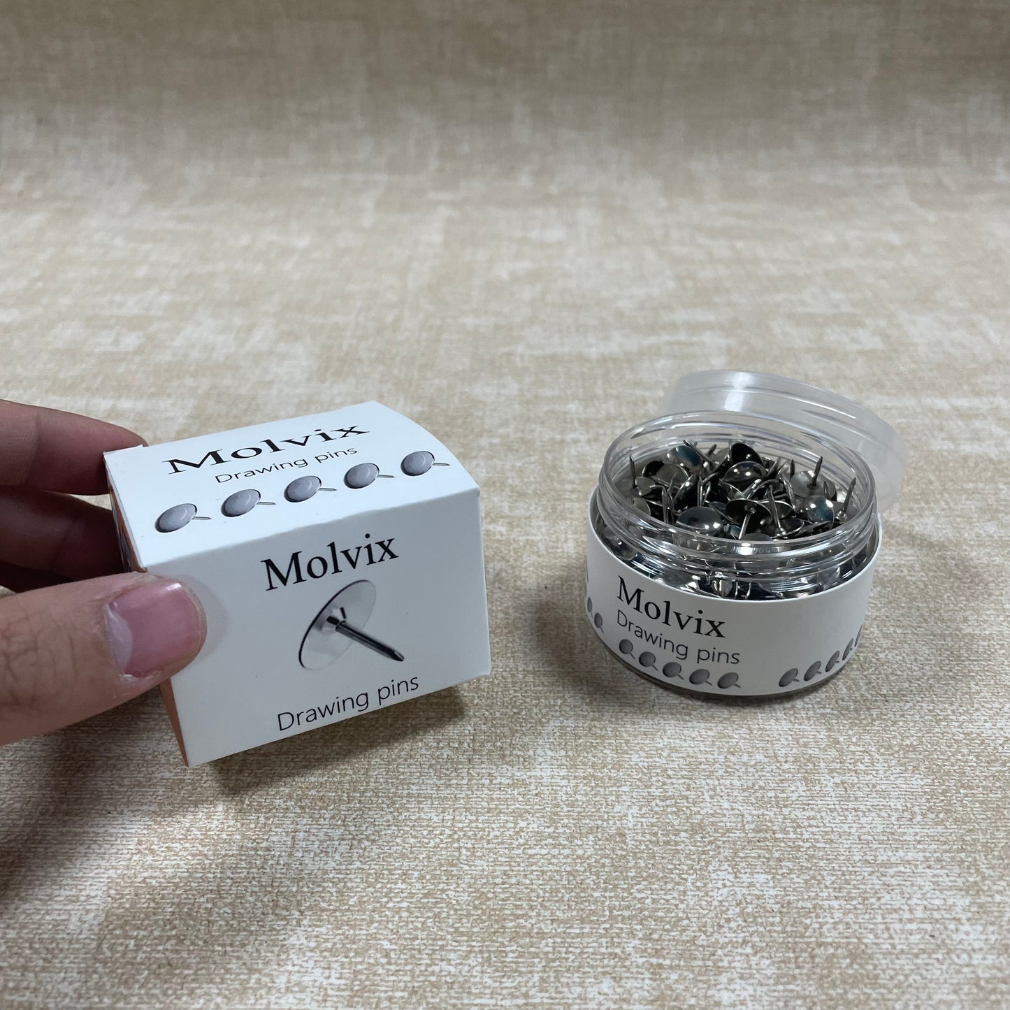 Molvix drawing pins are top-notch, durable metal pins housed in a handy round container, perfect for effortlessly securing your notes, photos, or papers in place.