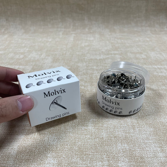 Molvix drawing pins are top-notch, durable metal pins housed in a handy round container, perfect for effortlessly securing your notes, photos, or papers in place.