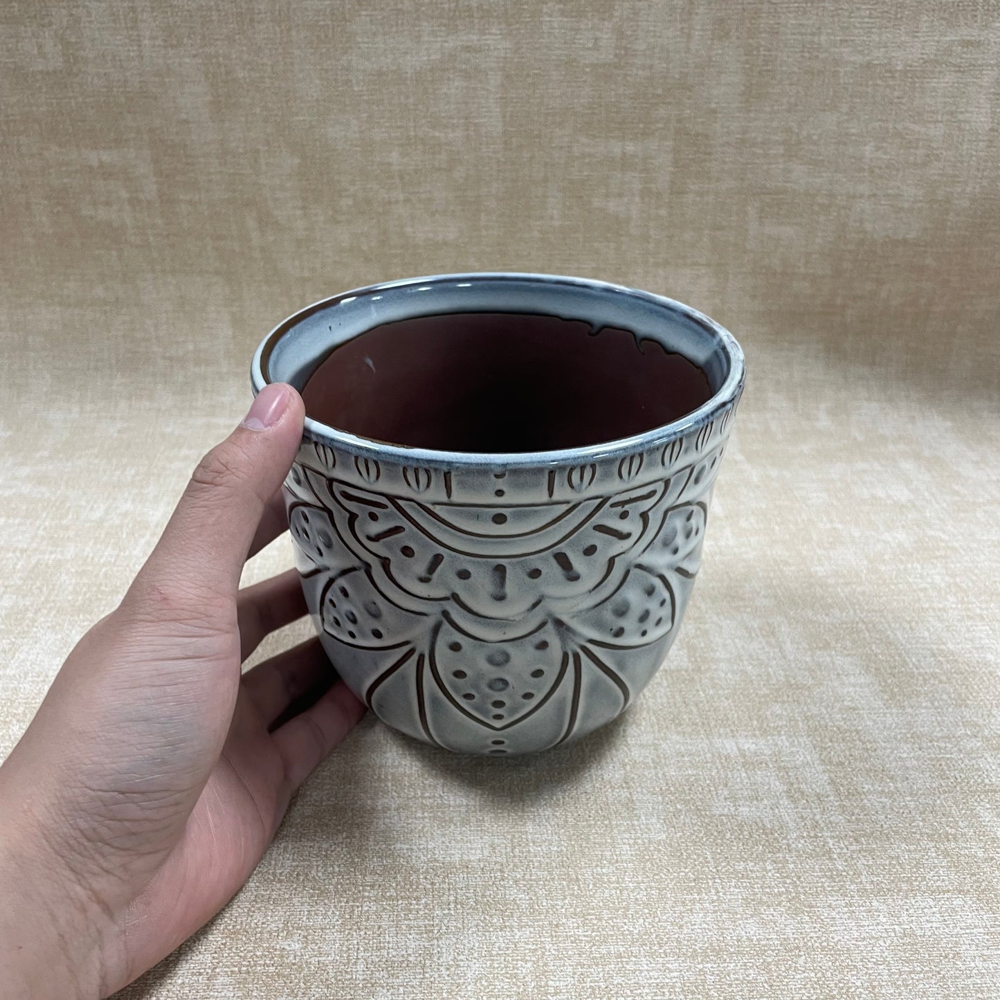 Molvix flower pot boasts a weatherproof, sleek, and chic design with exquisite patterns, making it a versatile and stylish choice for showcasing your favorite plants.
